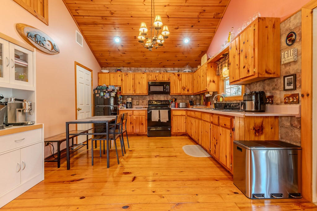 33 Hamlet Circle Property Photo 11