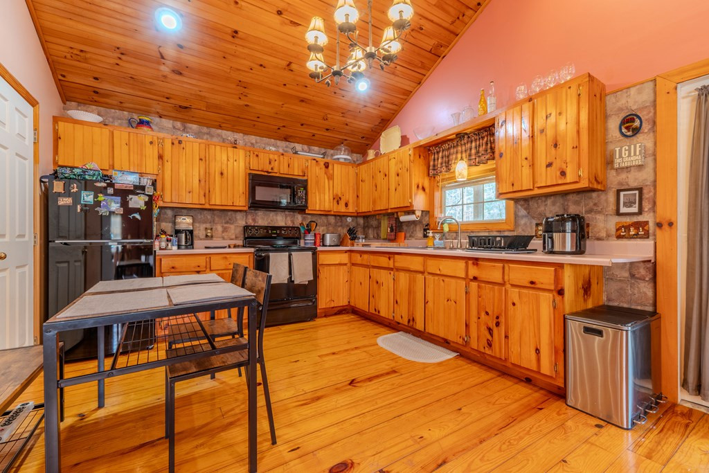33 Hamlet Circle Property Photo 12