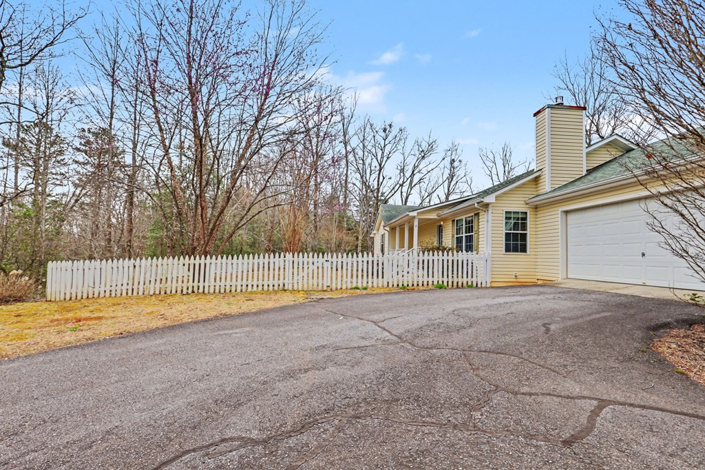 368 Sierra Springs Drive Property Photo 8