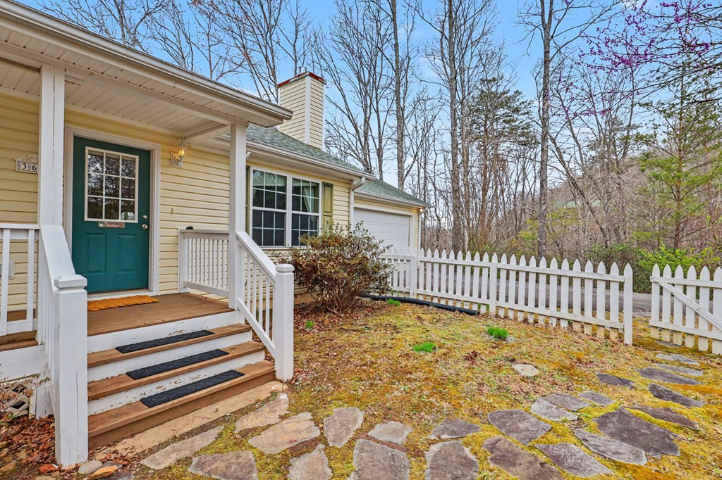 368 Sierra Springs Drive Property Photo 11
