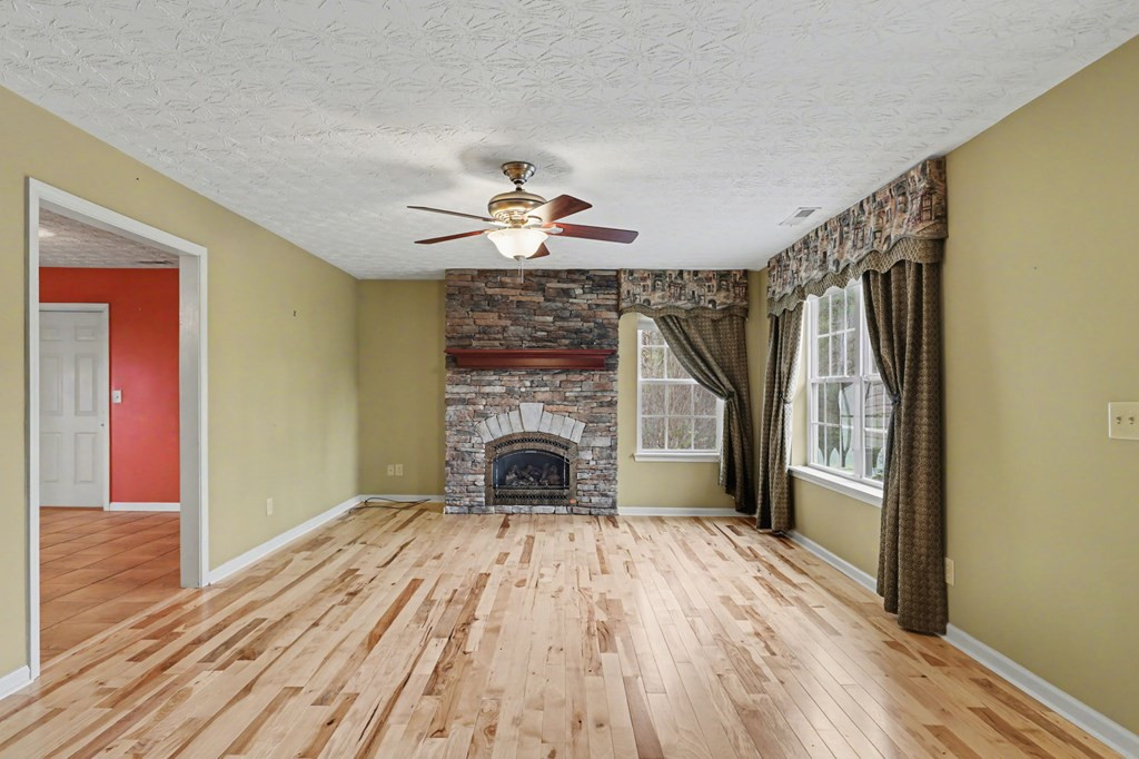 368 Sierra Springs Drive Property Photo 14