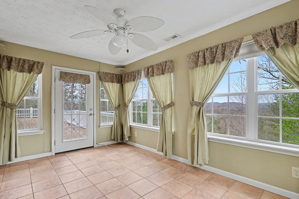 368 Sierra Springs Drive Property Photo 27