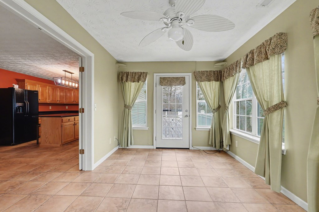 368 Sierra Springs Drive Property Photo 28