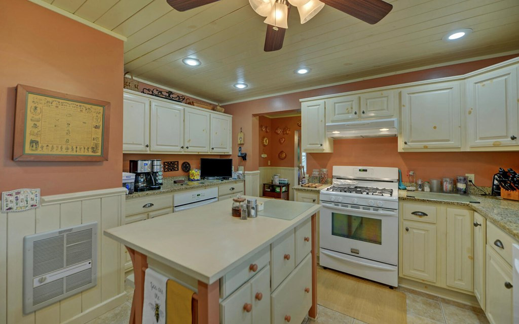 1082 Valley River Avenue Property Photo 6
