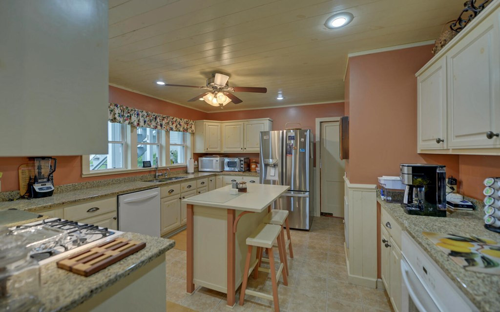 1082 Valley River Avenue Property Photo 7