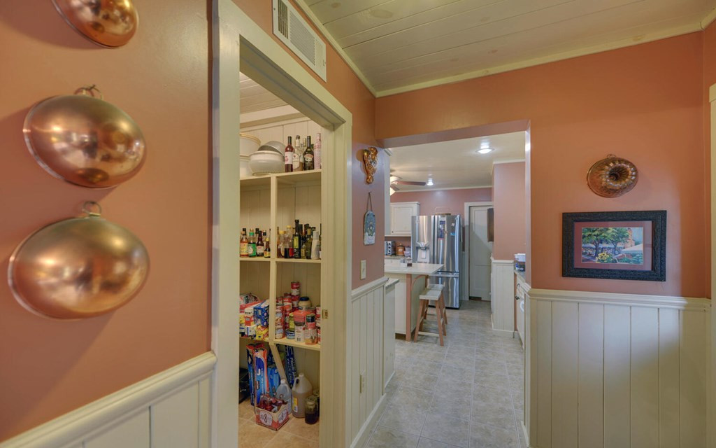 1082 Valley River Avenue Property Photo 8