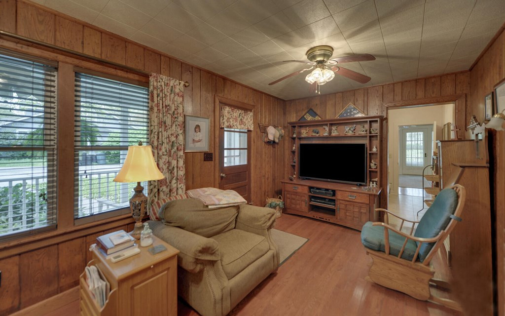 1082 Valley River Avenue Property Photo 24
