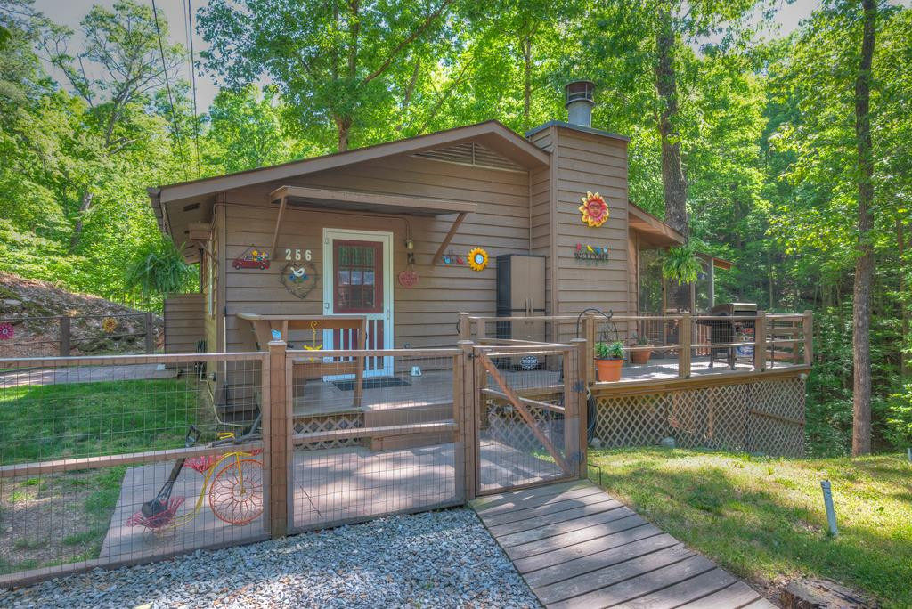256 Woods Drive Property Photo 1