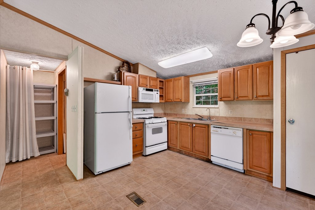 282 W Cherry Road Property Photo 5