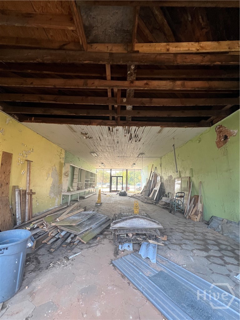 73 East North Ave Property Photo 18