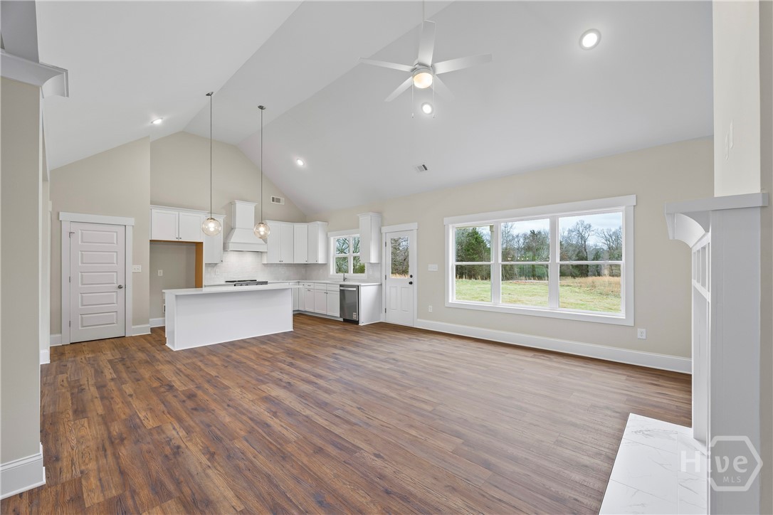 570 Davis Road Property Photo 18
