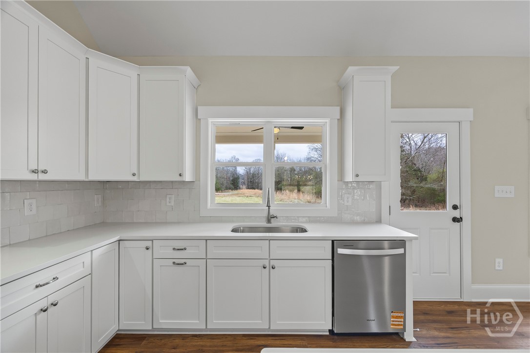 570 Davis Road Property Photo 28