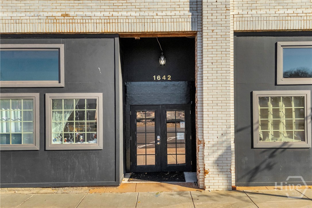 1642 S Broad St Property Photo 10