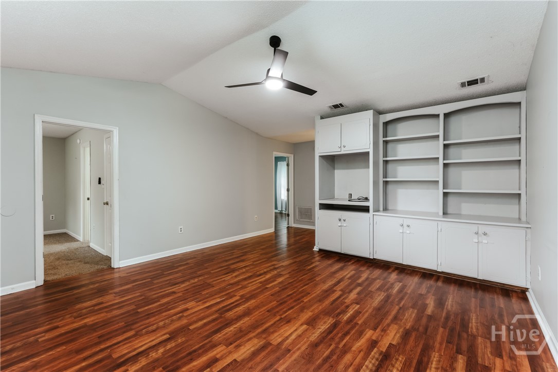 180 Oak Drive Property Photo 4