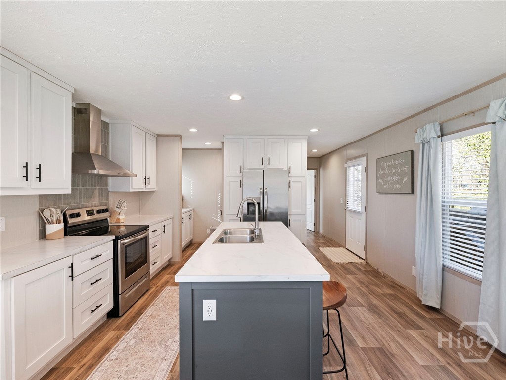 136 Pine Street Property Photo 2