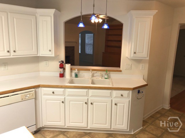 225 Lexington Circle Property Photo 13