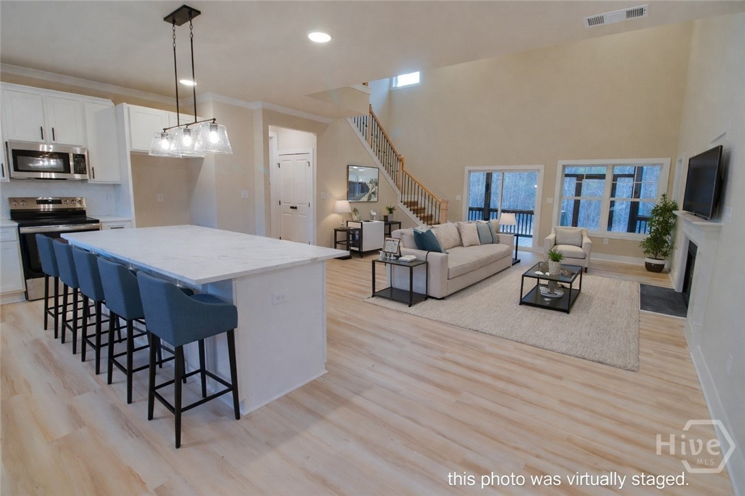 1021 Pointe S Property Photo 5