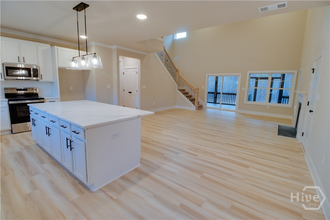 1021 Pointe S Property Photo 6