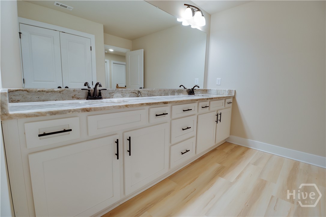 1021 Pointe S Property Photo 19