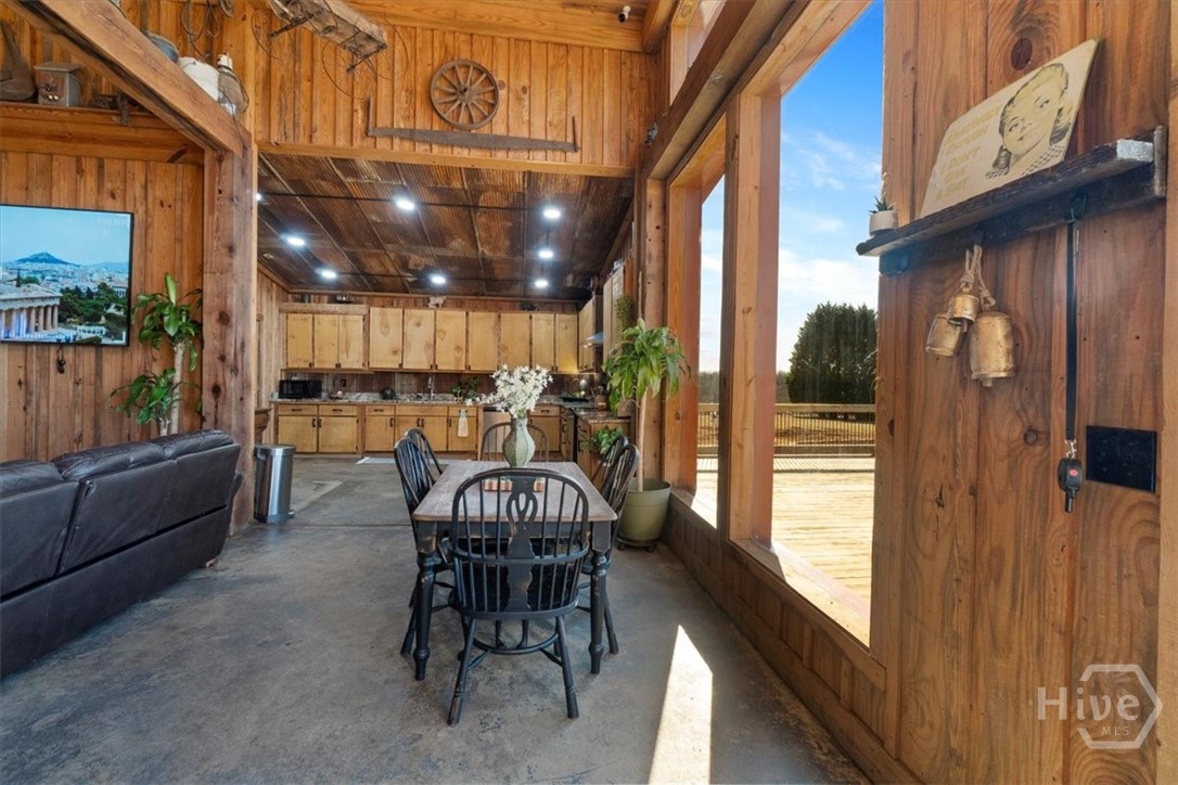 284 Snow Farm Road Property Photo 3