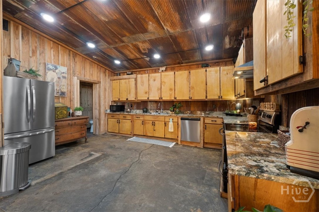 284 Snow Farm Road Property Photo 4