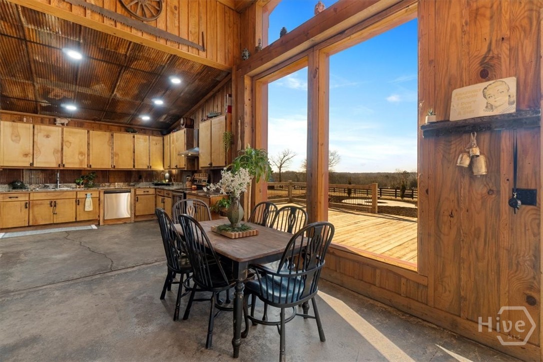 284 Snow Farm Road Property Photo 6