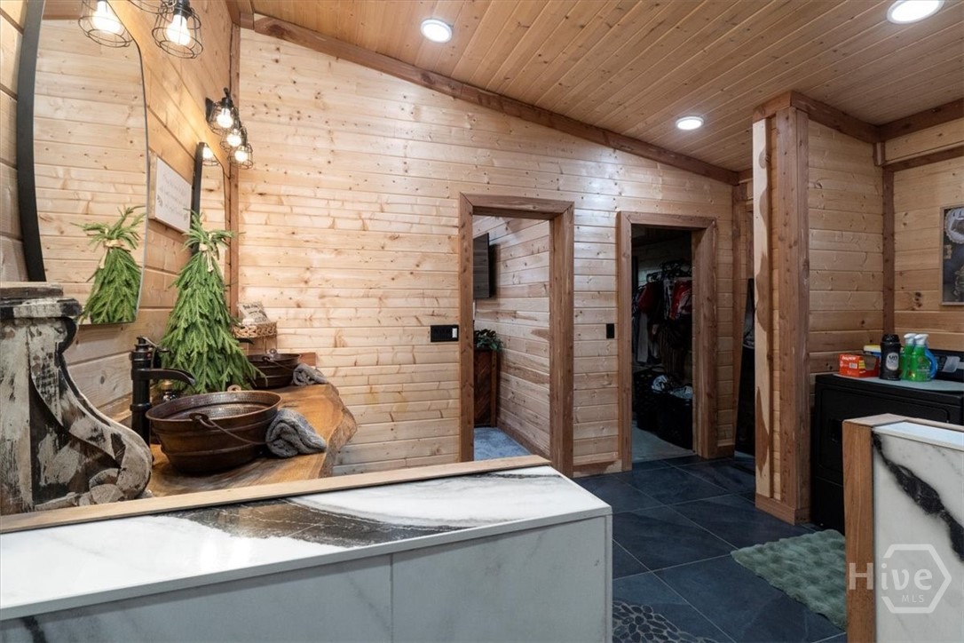 284 Snow Farm Road Property Photo 17