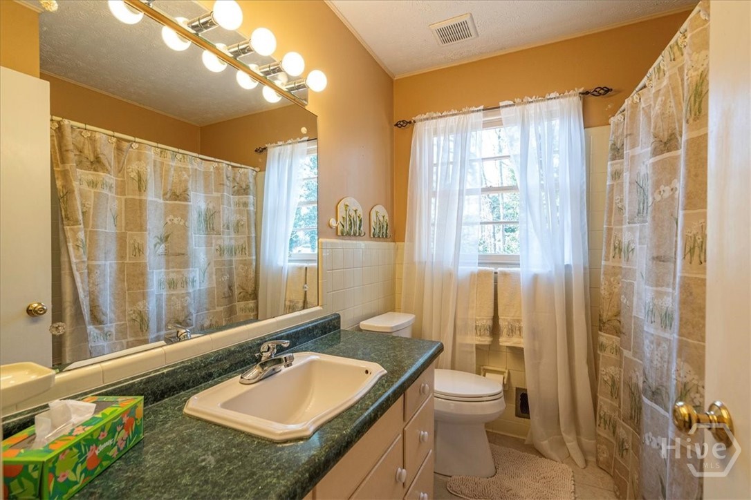 625 Forest Road Property Photo 10