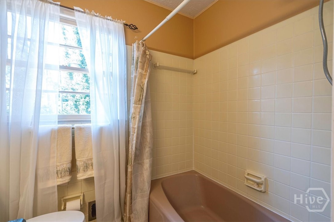 625 Forest Road Property Photo 11