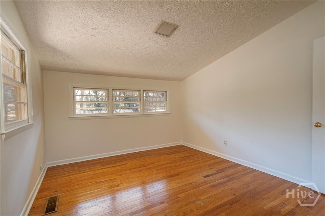 625 Forest Road Property Photo 15