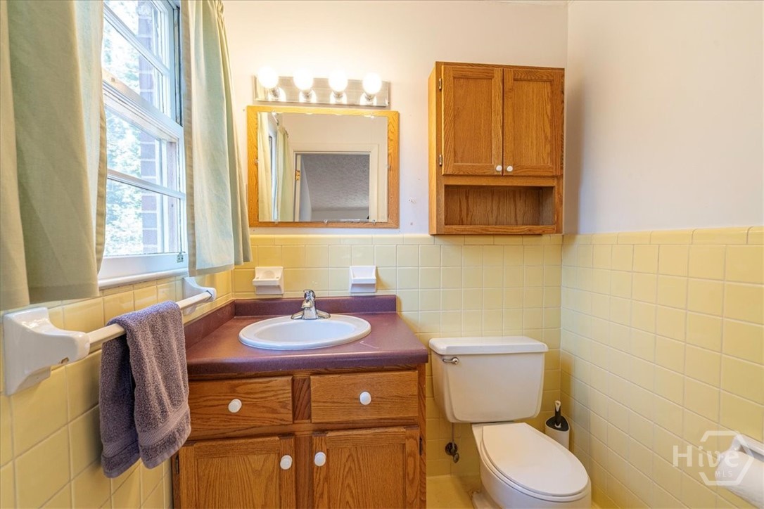 625 Forest Road Property Photo 17