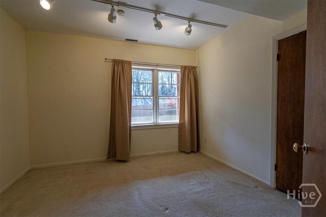 625 Forest Road Property Photo 22