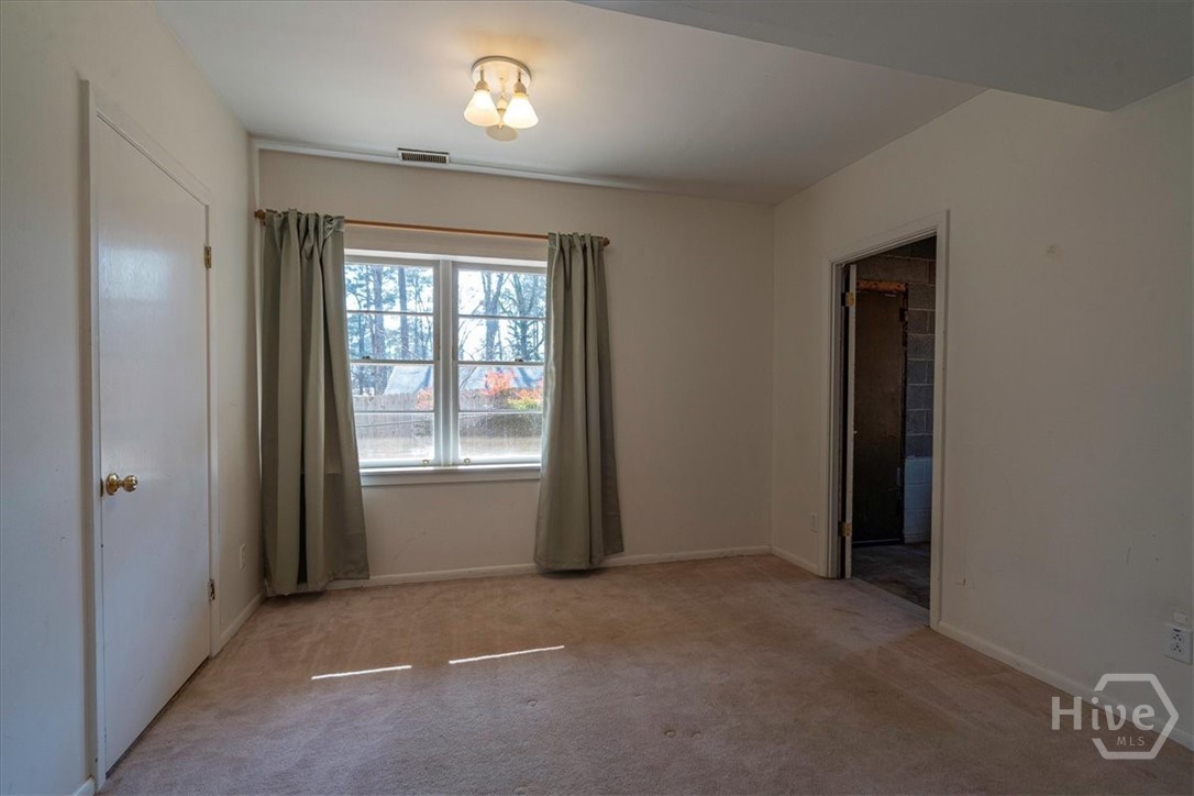 625 Forest Road Property Photo 25