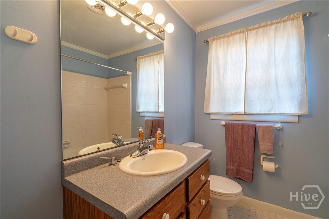 625 Forest Road Property Photo 27