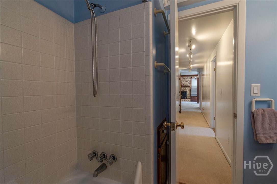 625 Forest Road Property Photo 28