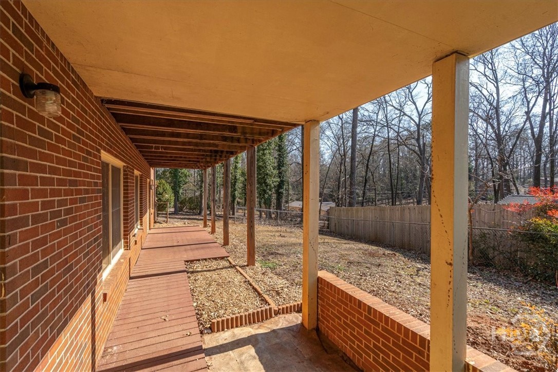 625 Forest Road Property Photo 31