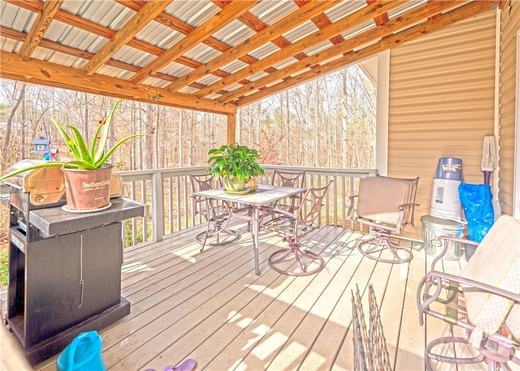 149 Candlestick Drive Property Photo 3