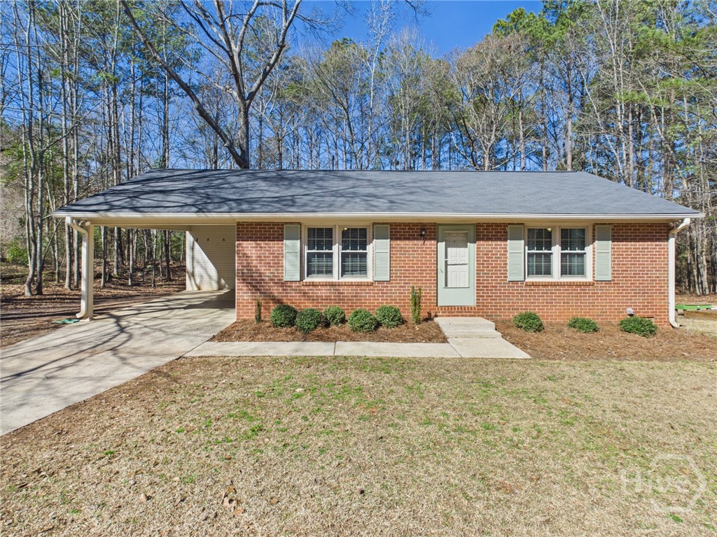 1051 Pine Hill Circle Property Photo 1