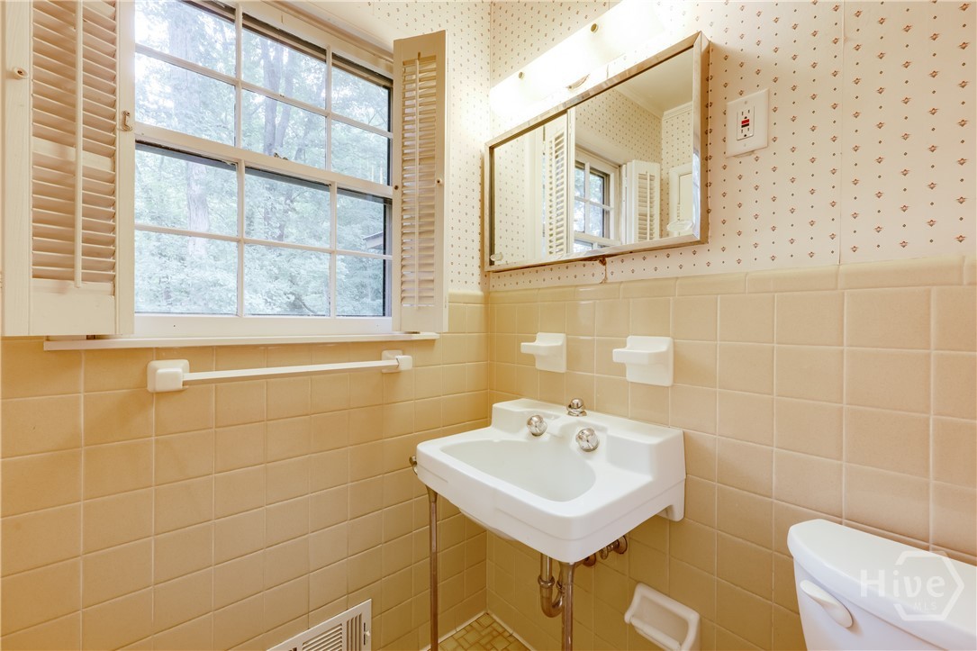 750 Glenwood Drive Property Photo 23