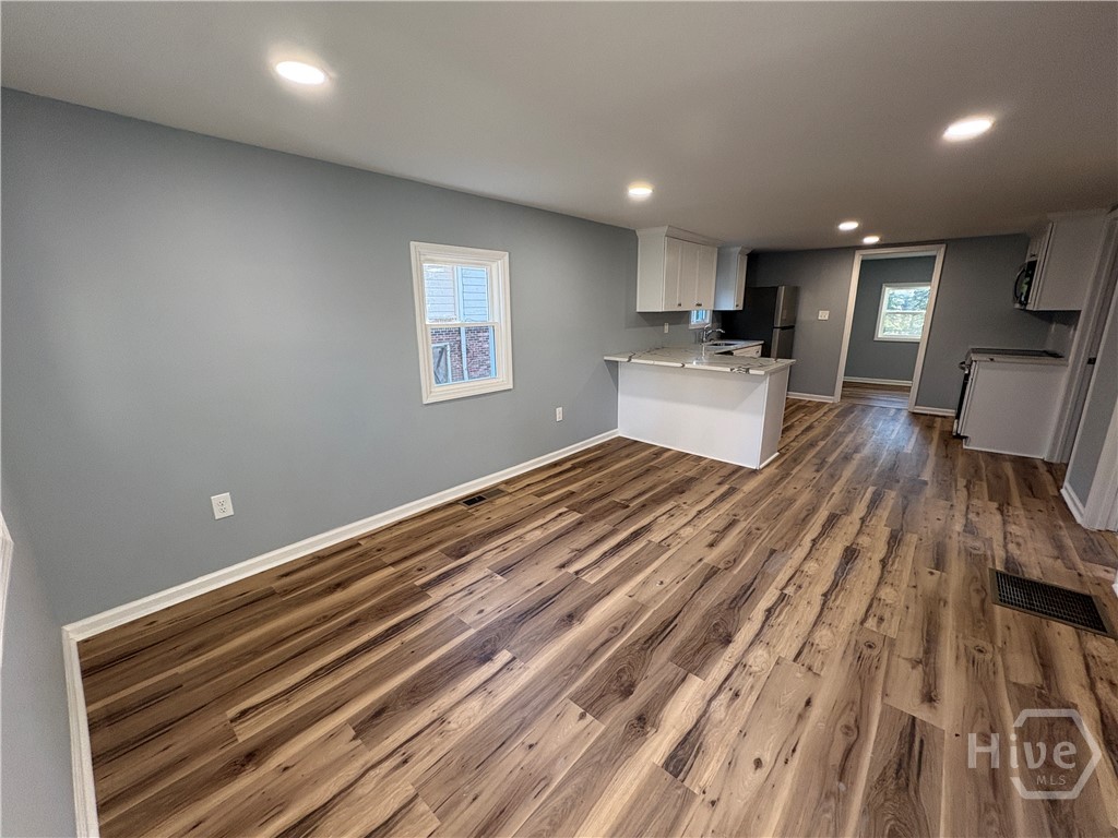 286 Pine Avenue Property Photo 7