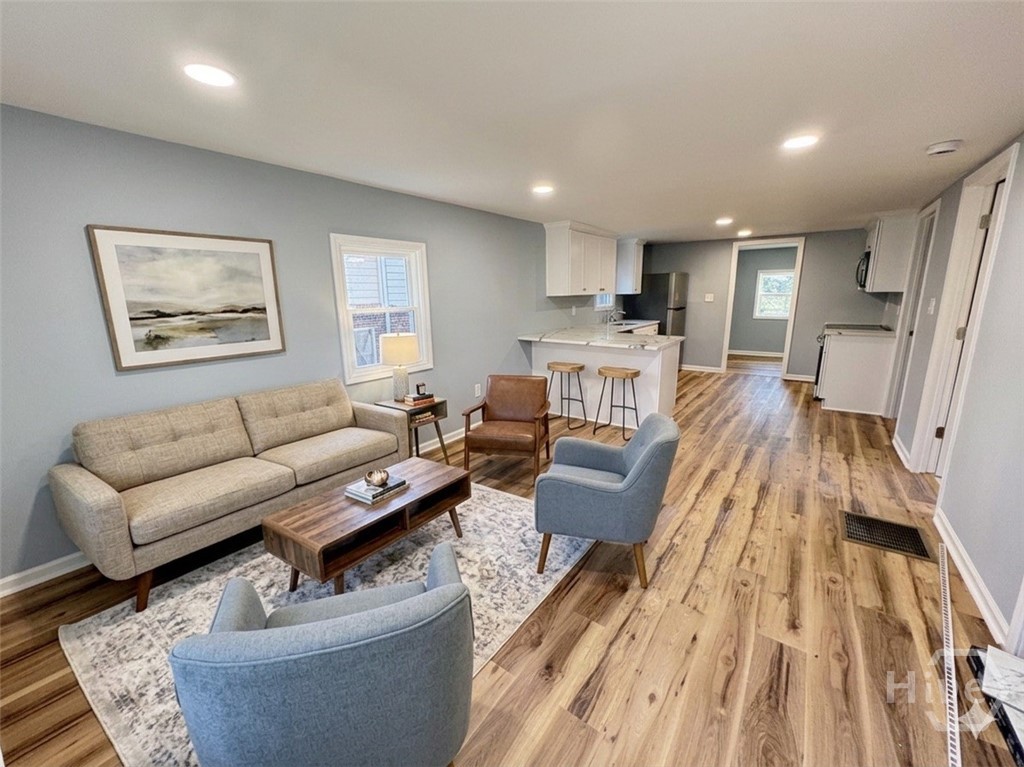 286 Pine Avenue Property Photo 8