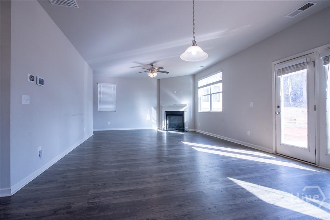 325 Park West Boulevard Property Photo 7