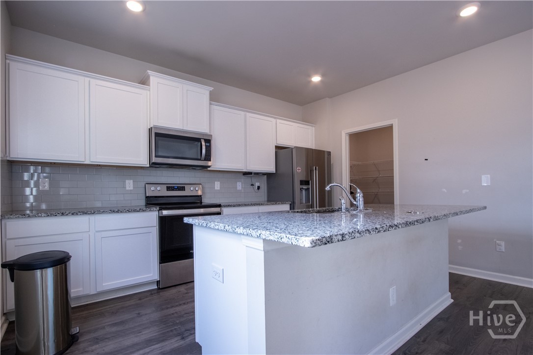 325 Park West Boulevard Property Photo 10