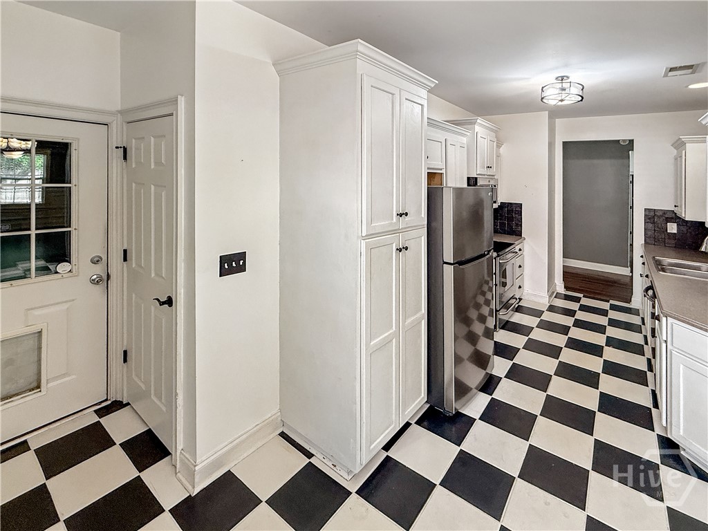 1100 Brookshire Court Property Photo 8