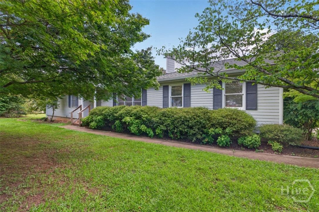 152 Wellington Drive Property Photo 1