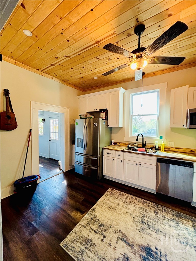 246 Park Avenue Property Photo 3
