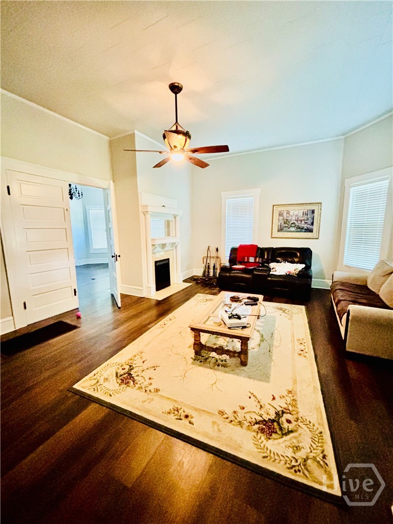 246 Park Avenue Property Photo 8