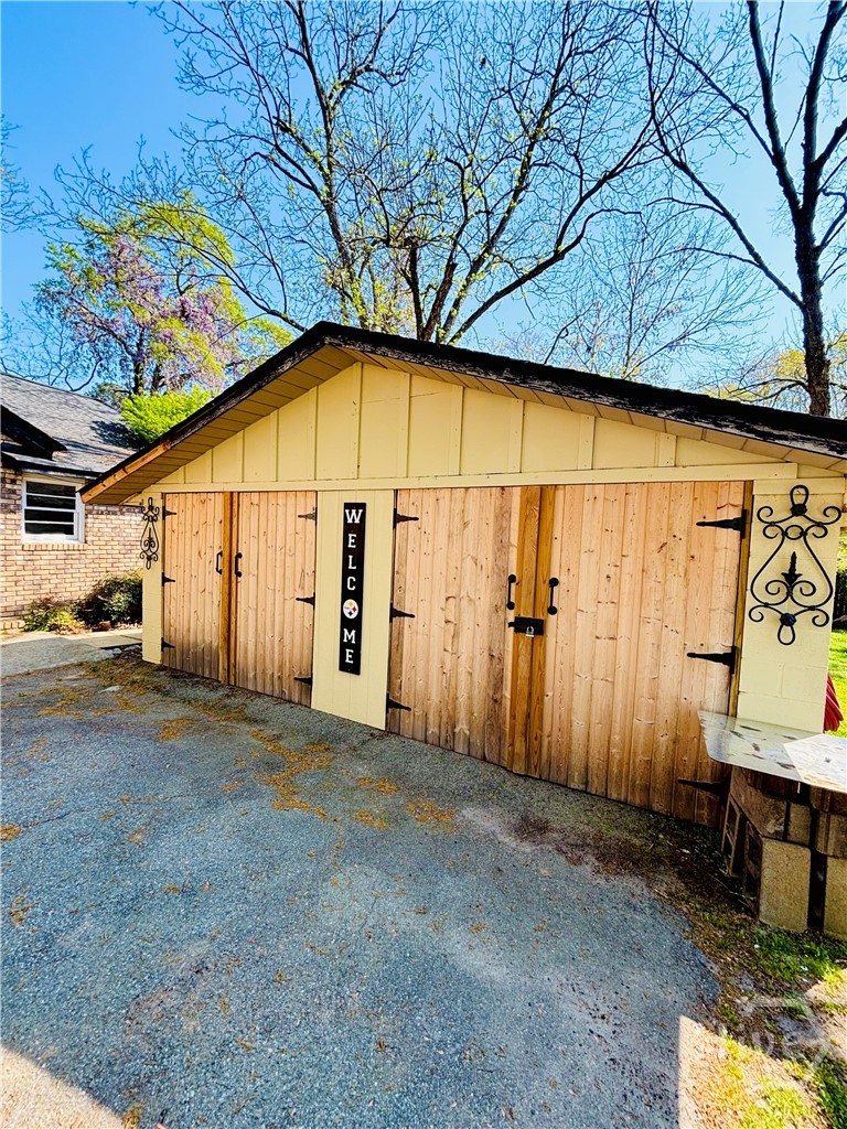 246 Park Avenue Property Photo 13