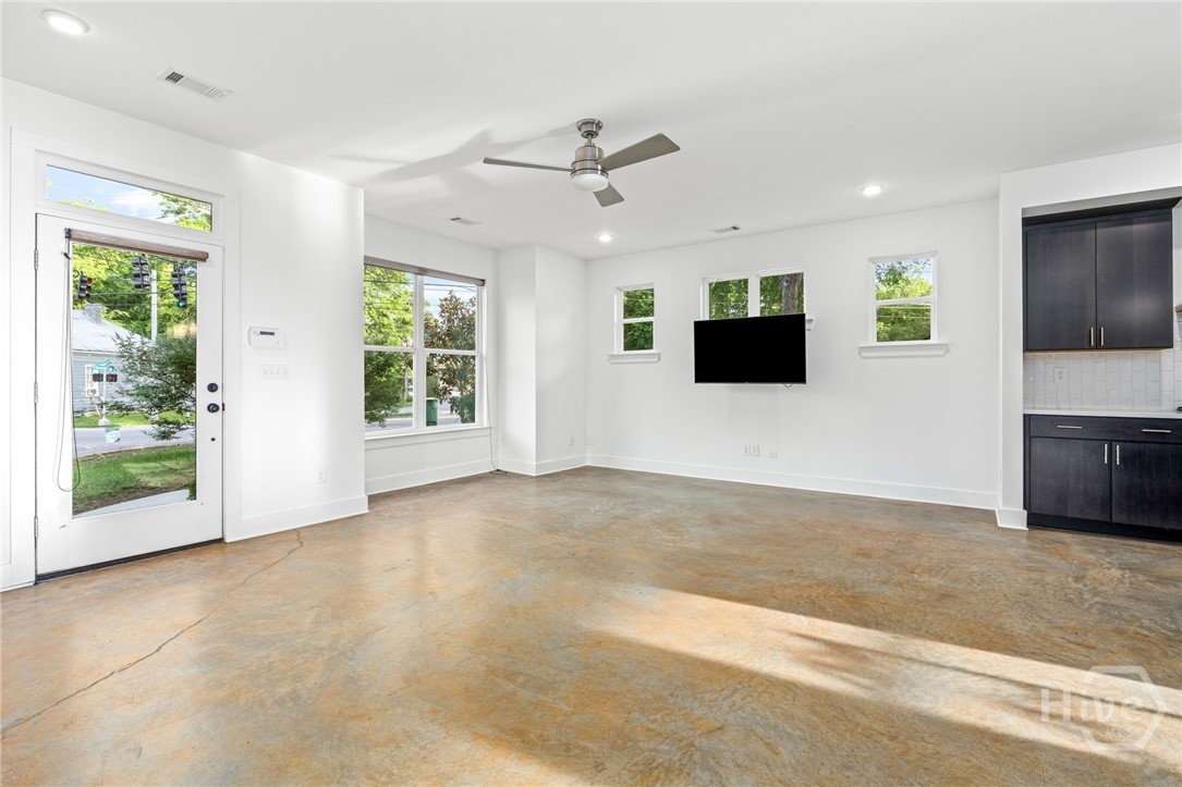 1322 W Hancock Avenue Property Photo 12
