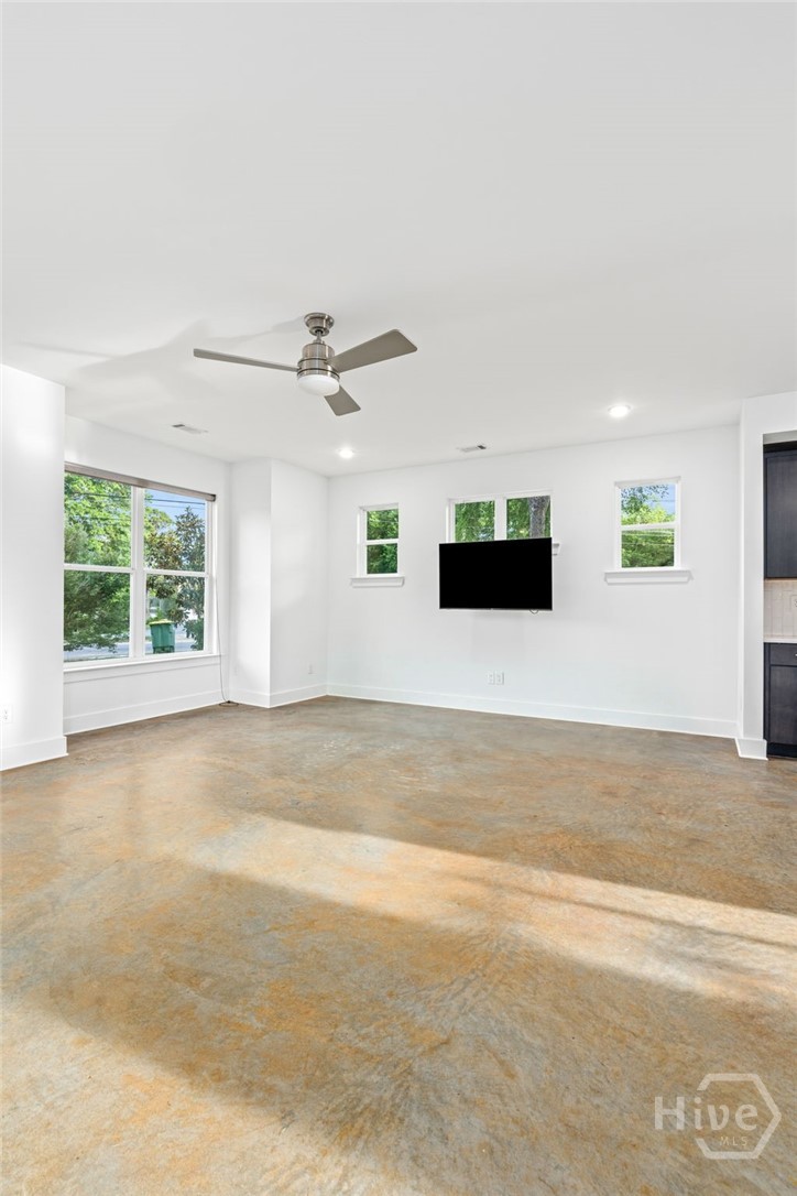 1322 W Hancock Avenue Property Photo 14